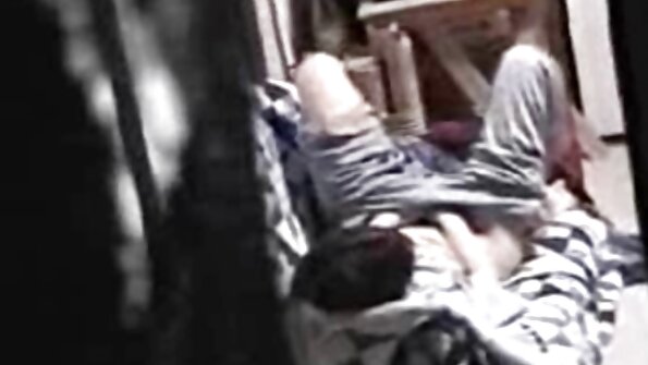 Russisk søster vil kneppe med sin bror under dynen, mens forfædrene sover seks porno arabia ved siden af ​​hinanden.