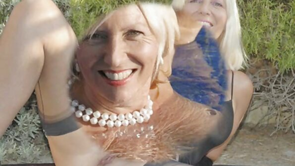 Forældre knepper med søn og datter intim sex video i incest porno videoklip.