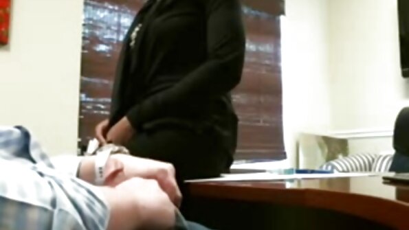 Fucking min søde 19-årige steddatter, mens hun porno sex com xxx forbereder sig til en test.