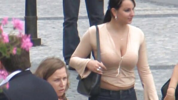 En free porno seks voksen mor hopper på sin søns penis for at få orgasme.