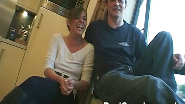 Barmfagre mor i høje hæle sutter mesterligt sin søns pik. video seks mama