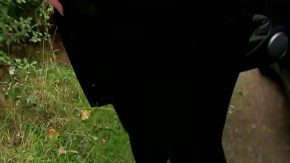 En syg mor bad sin søn om at behandle hende. pornno sex