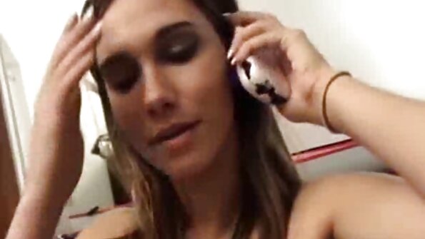 Luksuriøs mor forførte sin søn med store bryster. xxx porno film
