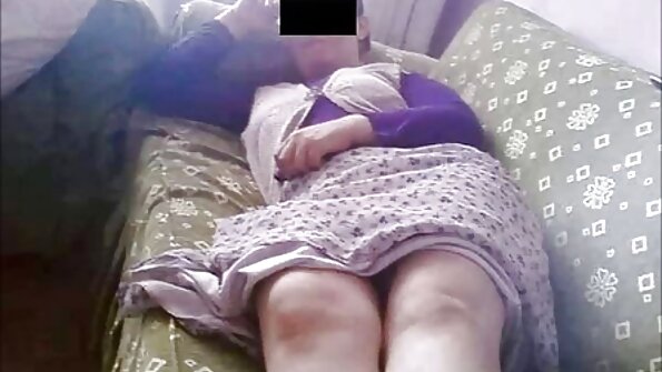 Bro ved et uheld færdig i film sex video porno sin søster, hun hoppede for aktivt på penis.
