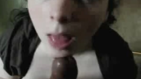 Brunøjet mor gav sig seks porno tube til en pervers, for at han ikke skulle rykke af.